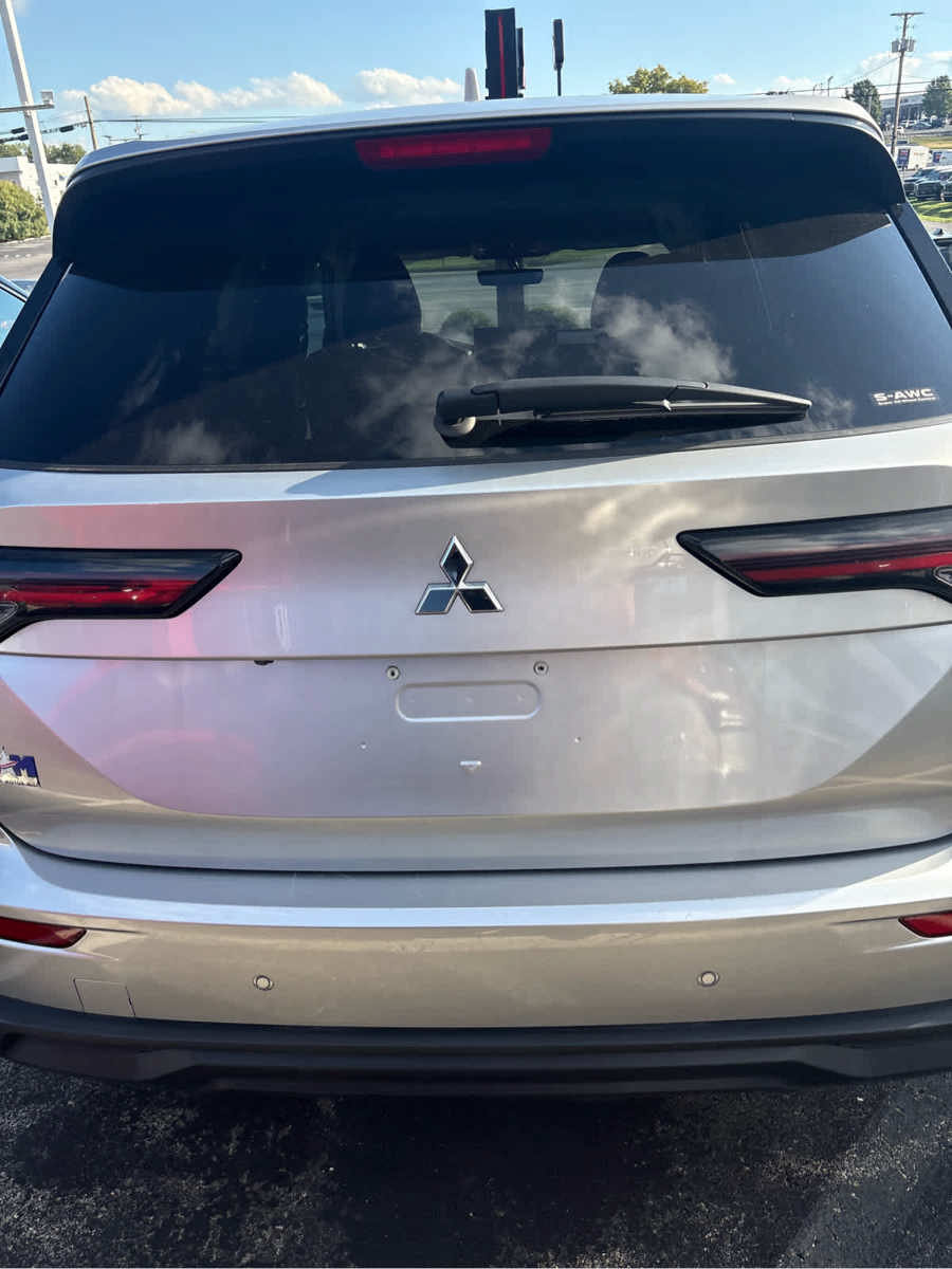 Used 2025 Mitsubishi Outlander ES AWD/4WD image 28