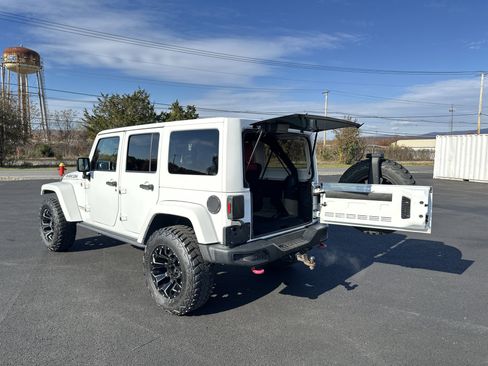 Used 2015 Jeep Wrangler Unlimited Rubicon image 29