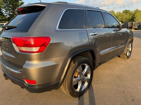 Used 2012 Jeep Grand Cherokee Overland AWD/4WD image 11