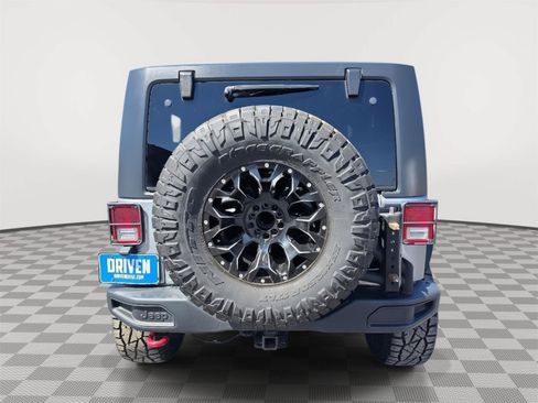 Used 2018 Jeep Wrangler Rubicon AWD/4WD image 5