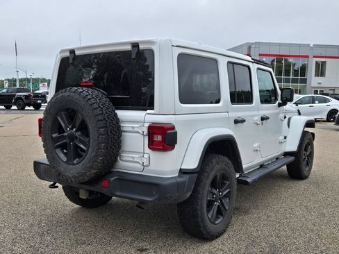 Used 2019 Jeep Wrangler Unlimited Sahara AWD/4WD image 6