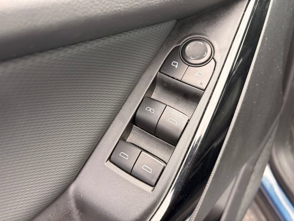 Used 2025 Chevrolet Equinox LT w/ Safety and Technology Package FWD image 12
