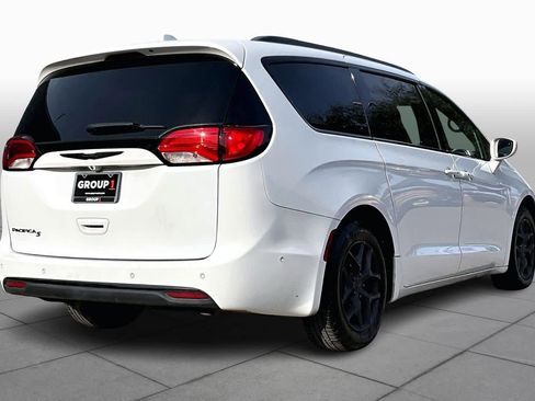 Used 2018 Chrysler Pacifica Touring-L Plus w/ Advanced Safetytec Group image 12