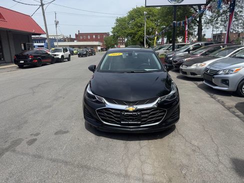 Used 2019 Chevrolet Cruze LT FWD image 2