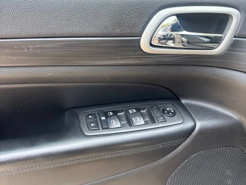 Used 2021 Jeep Grand Cherokee Laredo X RWD image 27