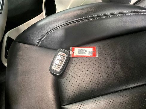 Used 2024 Chrysler Pacifica Touring-L image 31