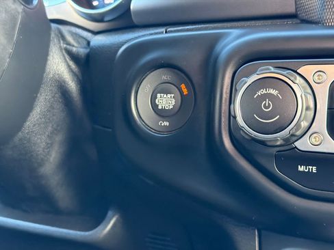 Used 2021 Jeep Gladiator Sport image 29