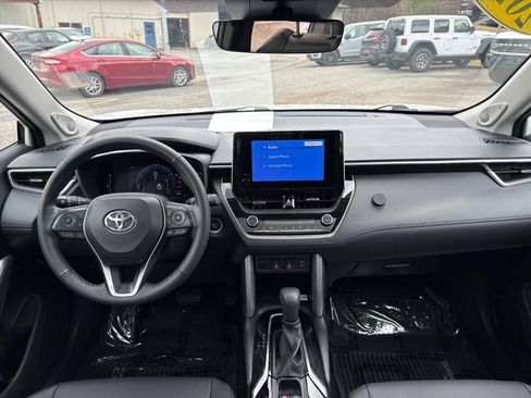 Used 2023 Toyota Corolla Cross XLE w/ Convenience Package AWD/4WD image 6