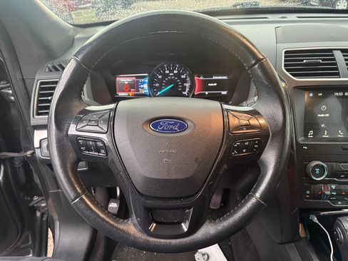Used 2018 Ford Explorer XLT w/ Equipment Group 202A AWD/4WD image 9