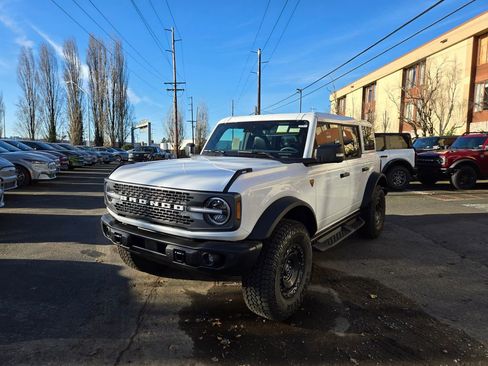 New 2025 Ford Bronco Badlands image 1