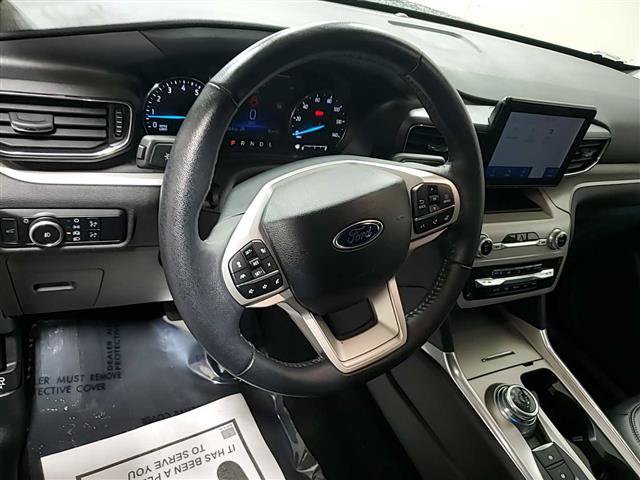 Used 2024 Ford Explorer XLT w/ Equipment Group 202A AWD/4WD image 4