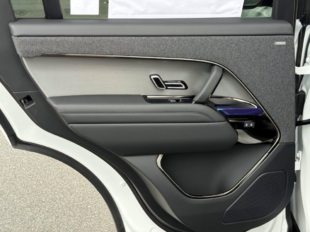 New 2027 Land Rover Range Rover Sport SE AWD/4WD image 11