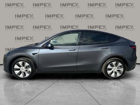 Used 2023 Tesla Model Y Long Range image 2