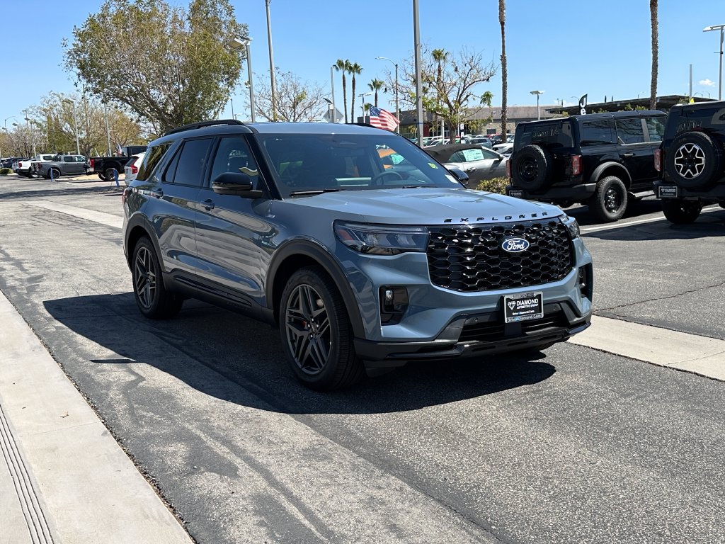 New 2027 Ford Explorer ST-Line w/ Premium Package RWD image 10