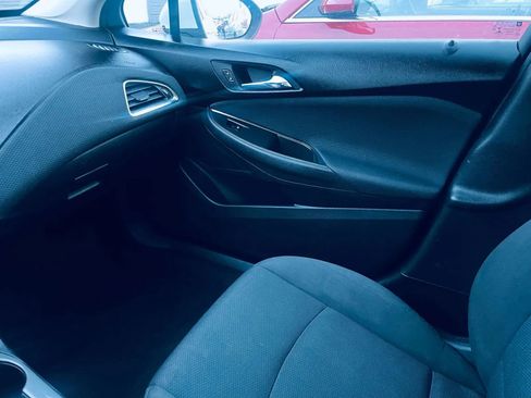 Used 2018 Chevrolet Cruze LT w/ Convenience Package image 28