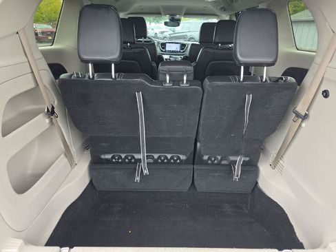Used 2024 Chrysler Pacifica Touring-L FWD image 33