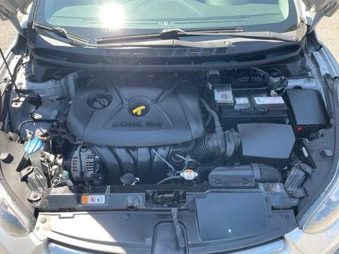 Used 2014 Hyundai Elantra Limited w/ Option Group 03 FWD image 25