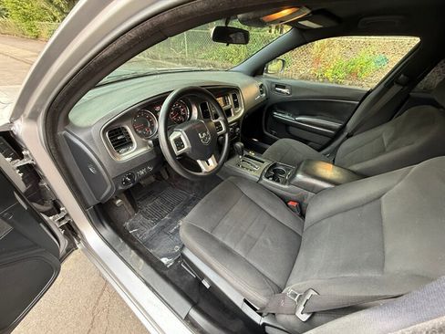Used 2014 Dodge Charger SE RWD image 7