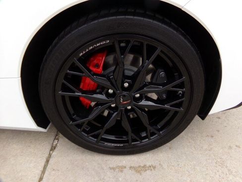 Used 2024 Chevrolet Corvette Stingray Premium Conv w/ Z51 Performance Package RWD image 11