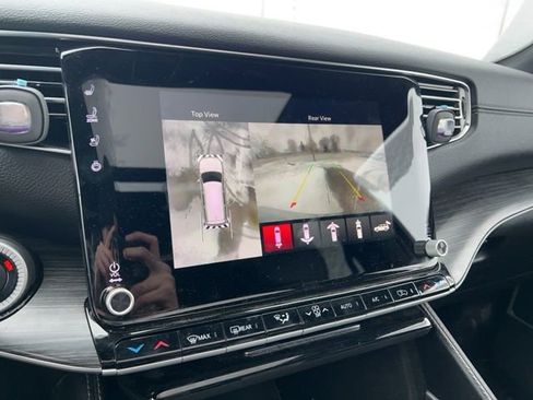 Used 2023 Jeep Wagoneer L Series III w/ Premium Group I image 12