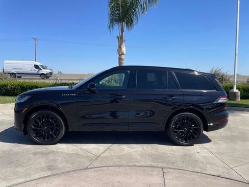 New 2026 Lincoln Aviator Reserve w/ Jet Appearance Package AWD/4WD image 2
