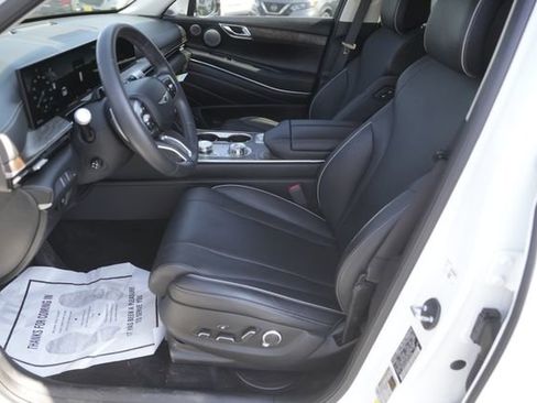 Used 2025 Genesis GV80 2.5T Prestige image 9