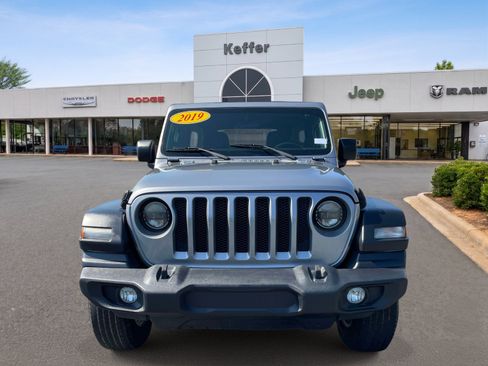 Used 2019 Jeep Wrangler Unlimited Sport S AWD/4WD image 2