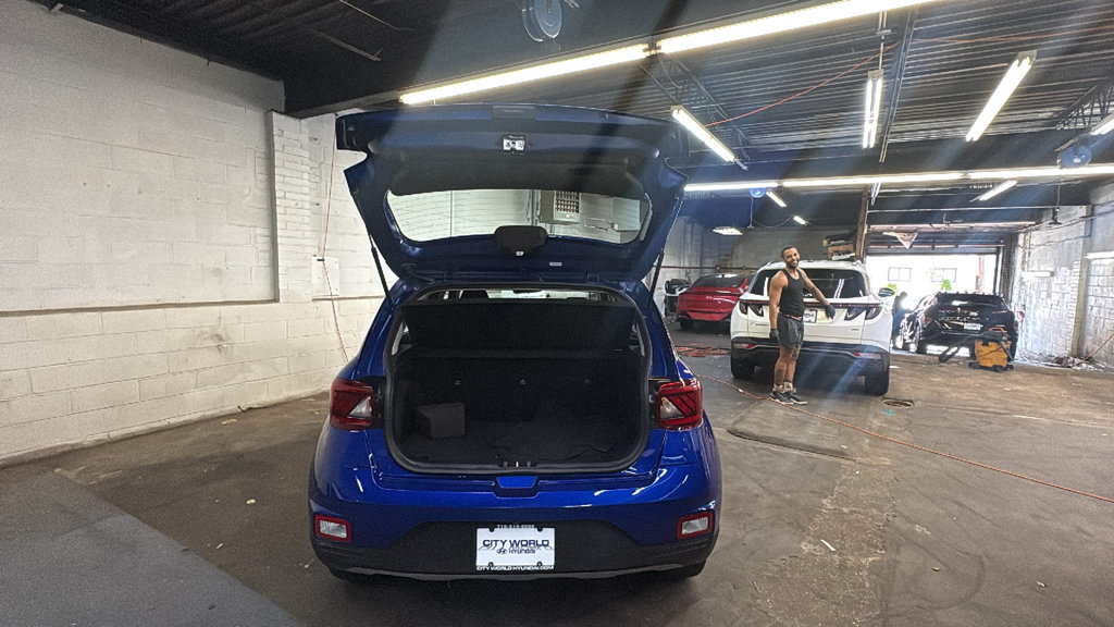 Used 2025 Hyundai Venue Limited FWD image 30