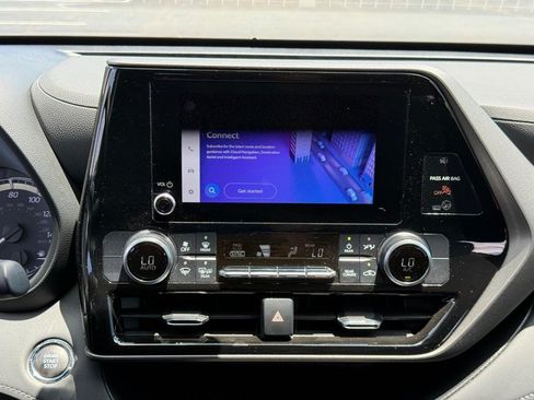 Used 2023 Toyota Highlander LE FWD image 15