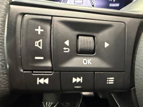 Used 2025 Nissan Kicks SV FWD image 18
