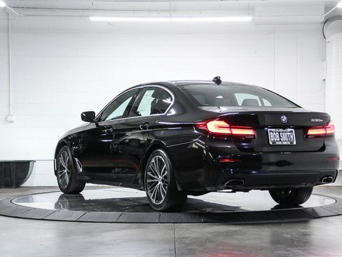 Certified 2023 BMW 530e w/ Premium Package RWD image 4