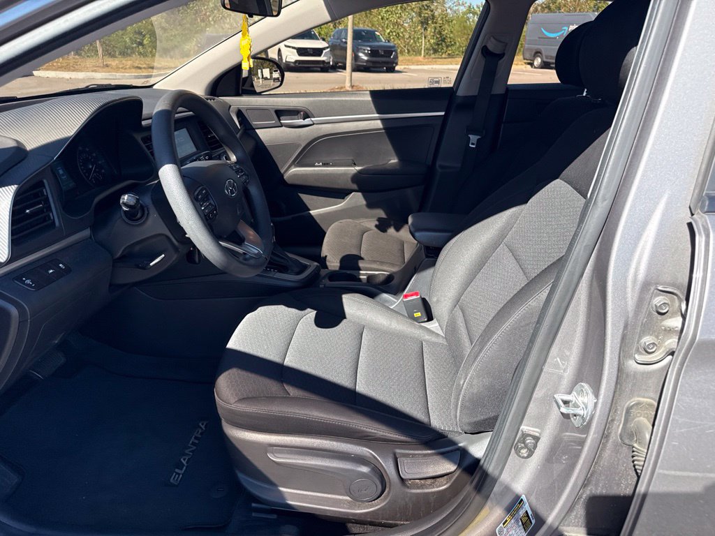 Used 2020 Hyundai Elantra SE w/ Cargo Package (C1) FWD image 29