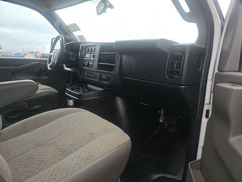 Used 2016 Chevrolet Express 2500 Extended RWD image 13