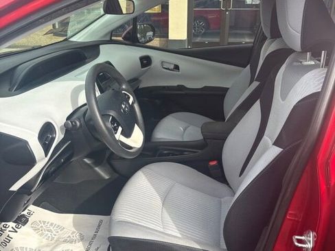 Used 2018 Toyota Prius Two image 10