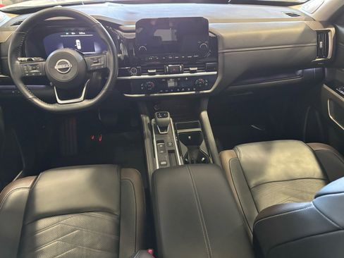 Used 2024 Nissan Pathfinder Platinum w/ Cargo Package image 10