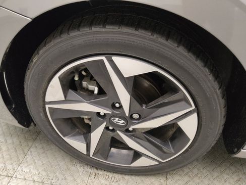 Used 2022 Hyundai Elantra Limited w/ Preferred Accessory Package FWD image 31