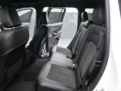 New 2025 Jeep Grand Cherokee Altitude AWD/4WD image 19