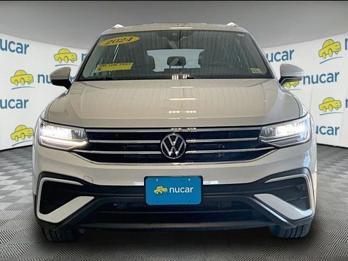 Used 2024 Volkswagen Tiguan SE image 2