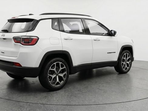 Used 2025 Jeep Compass Limited AWD/4WD image 9