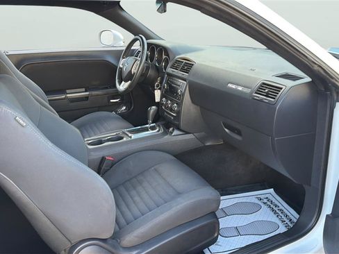 Used 2013 Dodge Challenger SXT RWD image 15
