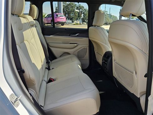 Used 2024 Jeep Grand Cherokee Limited w/ Luxury Tech Group II image 14