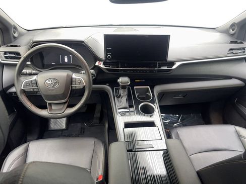 Used 2025 Toyota Sienna XLE Woodland Edition AWD/4WD image 52