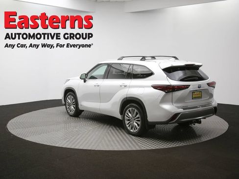 Used 2024 Toyota Highlander Platinum AWD/4WD image 70