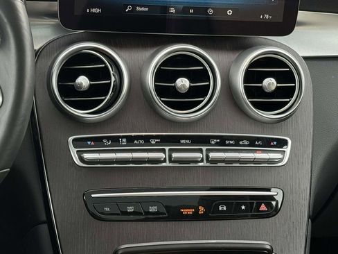 Used 2021 Mercedes-Benz GLC 300 4MATIC w/ Premium Package image 22