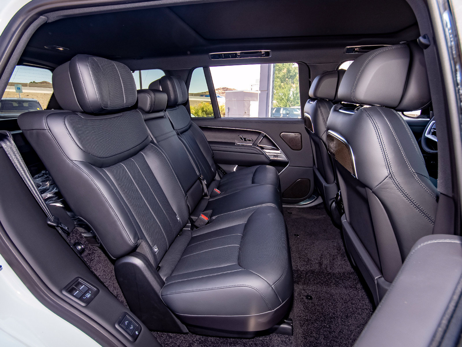 New 2026 Land Rover Range Rover Long Wheelbase Autobiography AWD/4WD image 48