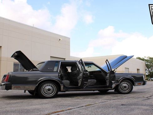 Used 1986 Lincoln Town Car image 22