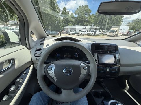 Used 2012 Nissan Leaf SL w/ Protection Pkg FWD image 15