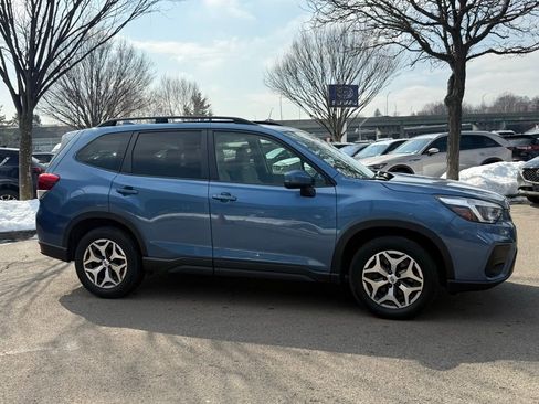 Used 2021 Subaru Forester Premium image 5