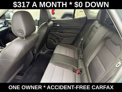 Used 2025 Chevrolet Trax LT FWD image 37