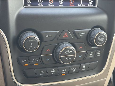 Used 2019 Jeep Grand Cherokee Laredo RWD image 22